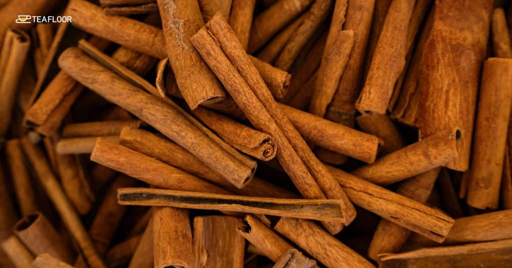 Dried cinnamon sticks and powder